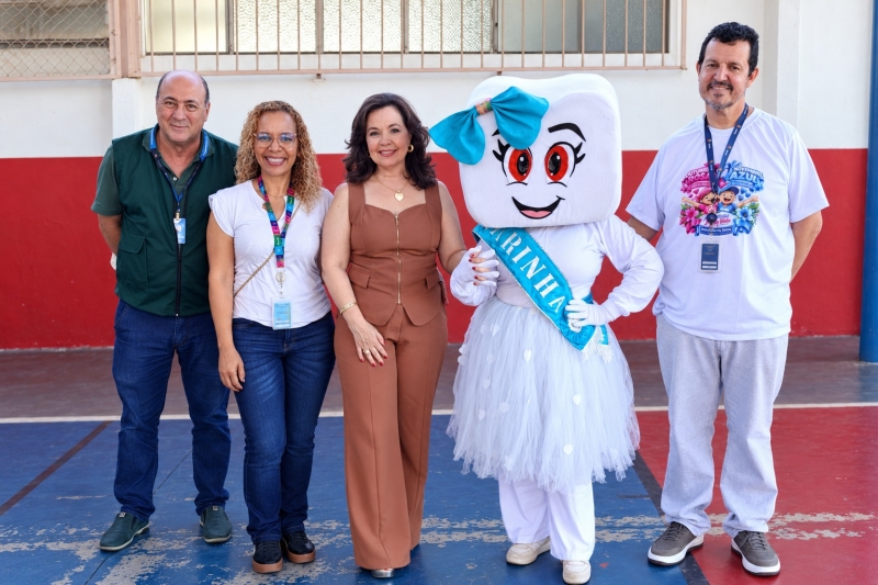 Galeria entrega-de-kits-bucais-para-escola